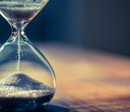 EOS Down the Least in 2018 With 23.4% Drop, Elements Behind its Success