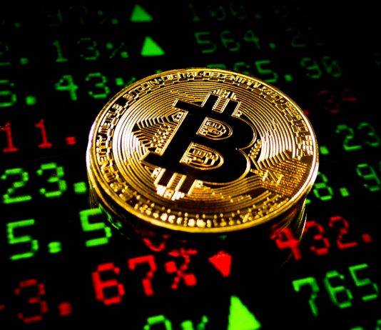 Experts Look For Crypto Decoupling, Stock Exchange Connection, and $7K Bitcoin in 2019