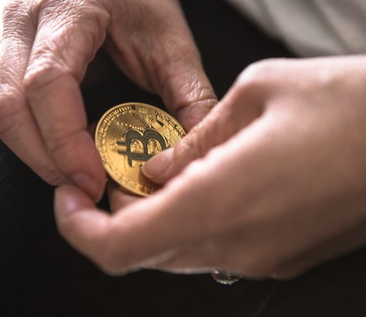 Bitcoin Sees Sketchy Weekly Candle Light, Opportunities Of Pullback Increasing: Experts