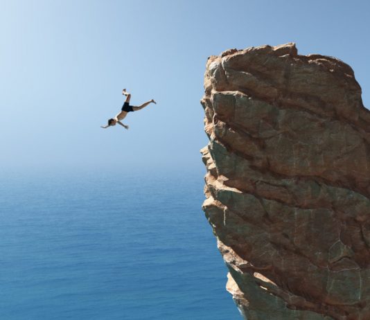 Bitcoin Threats Tanking to 13- Month Low Even as Leading Experts Stay Bullish