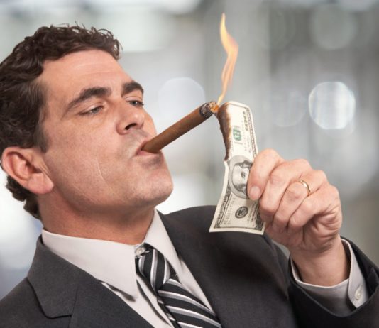 Author Rich Father Advises Gold, Bitcoin as Dollar is Passing Away