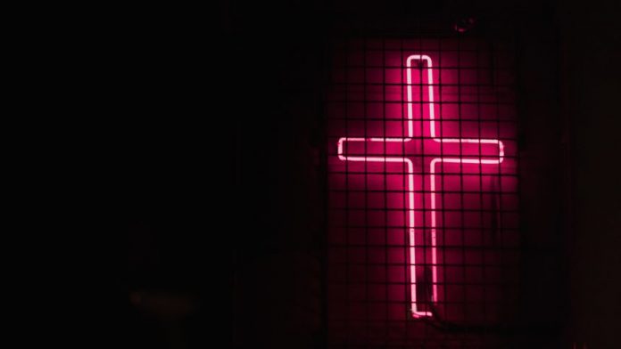 Bitcoin Forms Elusive Golden Cross Pattern as Economic Designs Projection Fresh Highs