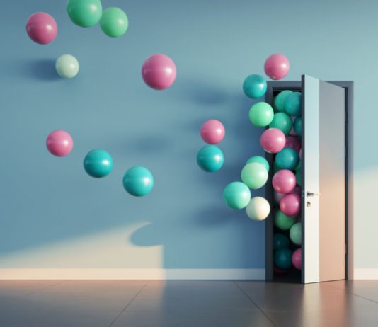 “Rich Father Poor Father” Author Continues to Promote Bitcoin as Economy Worsens