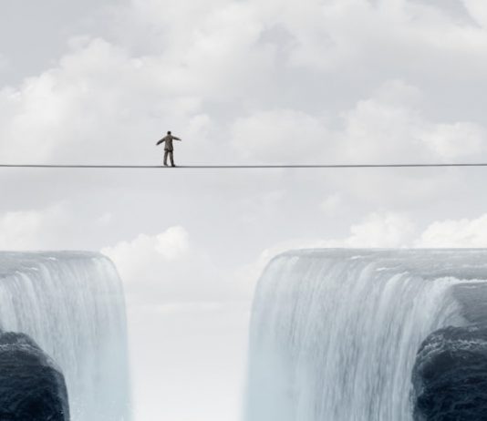 Famous Technical Expert States Bitcoin Investors Must Be “Mindful”: Here’s Why