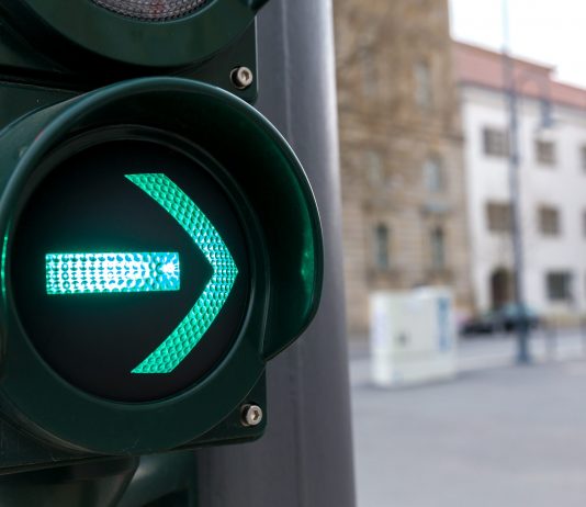 XRP Flashes Purchase Signal At Bottom Of Possible Falling Wedge Pattern, Breakout Imminent