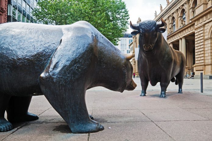 Bitcoin Bulls And Bears Reach Standoff, BTC Combines Listed Below $20 K