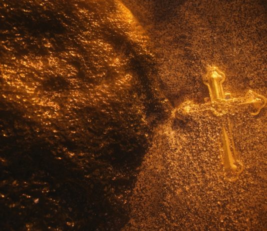 Chainlink Paints Golden Cross as BlockFi Announces LINK Assistance