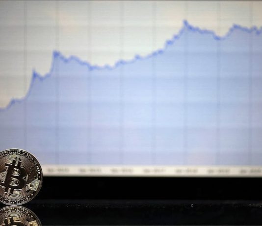 Bitcoin rate heading towards $250,000, anticipates senior hedge fund executive