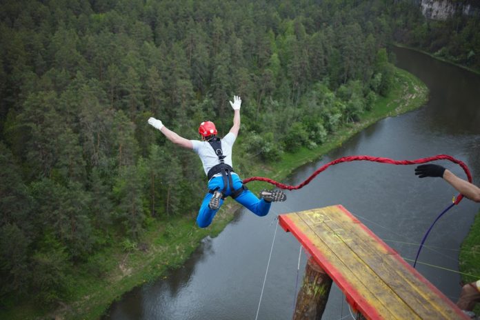 TA: Ethereum Dives Listed Below $4K, Here’s Why ETH Might Battle In Short-Term