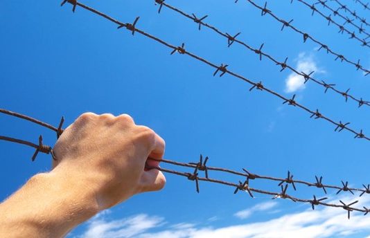 Why Centralized Exchanges (CEXs) Are Losing Appeal to Decentralized Exchanges (DEXs)
