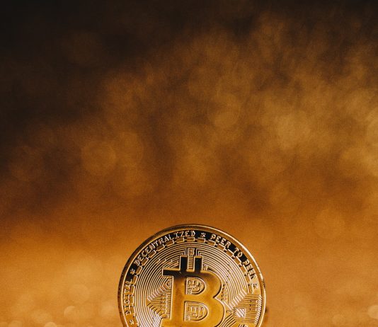 Expert: Bitcoin Approaches “Crucial Crossway Of Macro Assistance”