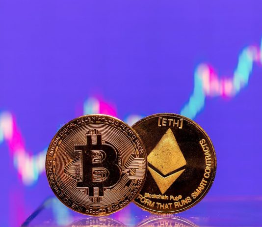 Crypto market strikes record high as bitcoin, Ethereum and Solana rise Crypto market strikes record high as bitcoin, Ethereum and Solana rise