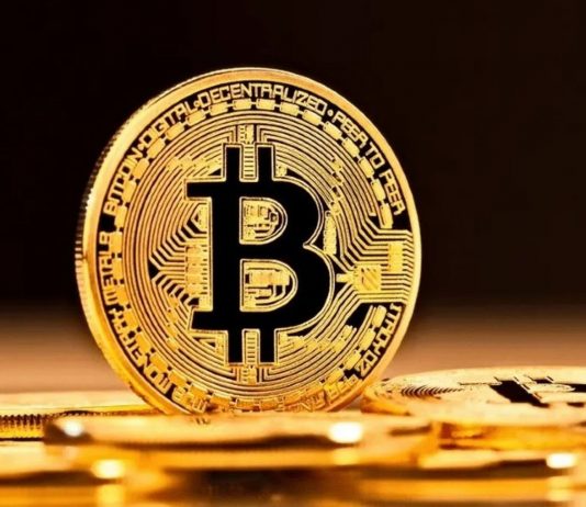 Bitcoin Holders Brace For Storm, Will BTC Break Through $44 K Barrier?