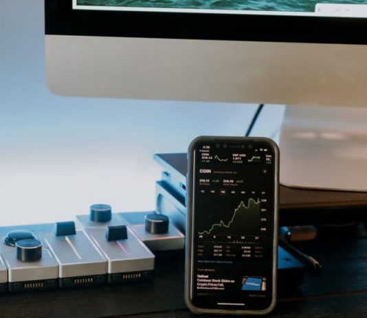 Comparing Apple’s Development With Bitcoin, Why This Professional Sets $700 K As Long-Term Objective Comparing Apple’s Development With Bitcoin, Why This Professional Sets $700 K As Long-Term Objective