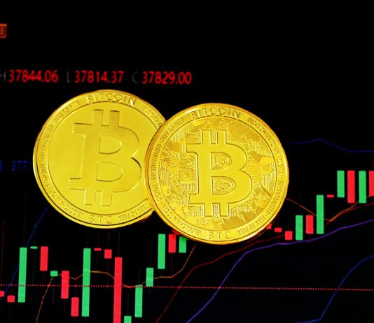 Bitcoin Outflows Spike As 30 k BTC Exits Exchanges, Reserve Plunges Down