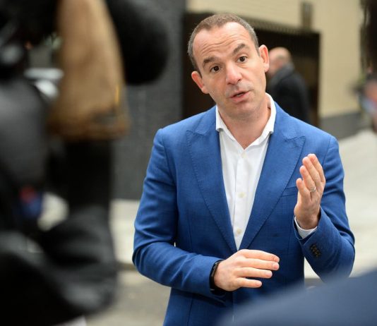 Martin Lewis cryptocurrency frauds advertisements continue to be shared on Facebook Martin Lewis cryptocurrency frauds advertisements continue to be shared on Facebook