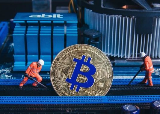 Bitcoin Miner Earnings Stay Low As Rate Decrease Continues