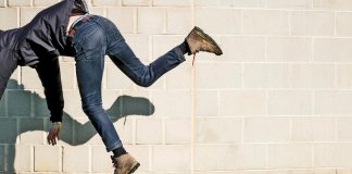 Ethereum (ETH) Hammered Down To $950 As Crypto Selloff Deepens