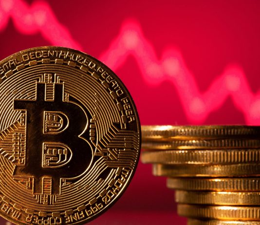 Bitcoin Has A Hard Time As More Bearish Indications Appear; Can Bulls Protect $15,500?