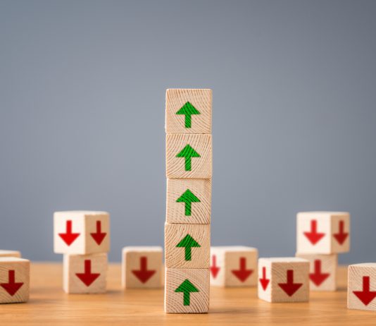 Peter L. Brandt Claims Bitcoin Is Putting In Its Cycle Low “Now”