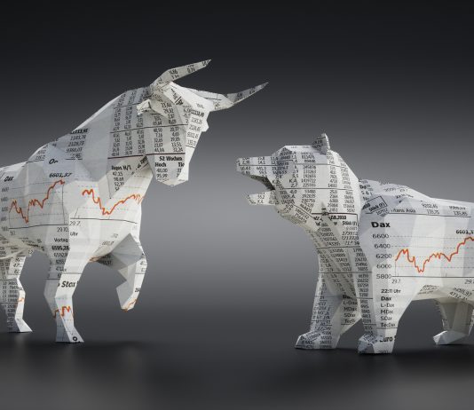 Crypto Clash: Bitcoin Bulls And Bears Battle For Control At Secret Assistance Level Crypto Clash: Bitcoin Bulls And Bears Battle For Control At Secret Assistance Level