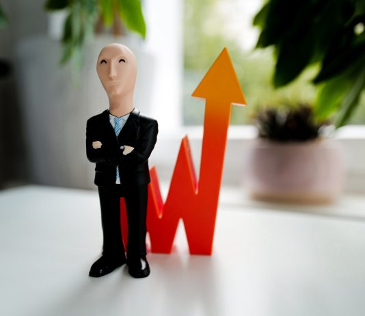 Coinbase CEO Deals With Claims Of Expert Trading In $1.7 Million Stock Sale