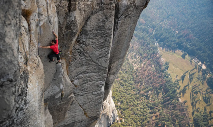 Solo Climber: The Lone Crypto Surging 11% In Leading 100 Lineup On A Weekend