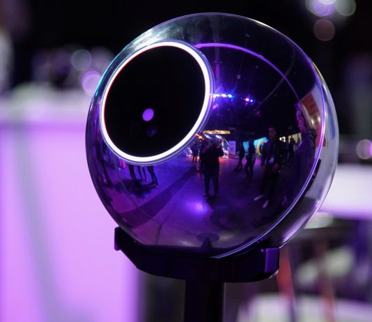 Will Worldcoin Finish In “Tears”? This Analyst Thinks So