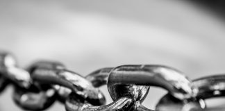 Chainlink Chain Response: Analyst Units Sights On $33 Goal