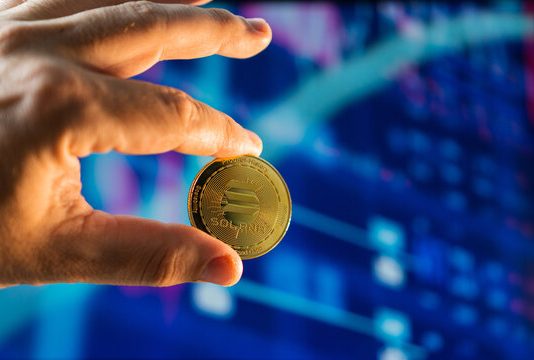 Bearish Wave Hits Solana: SOL Drops Beneath $140 – Extra Losses On The Horizon?