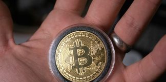 Bitcoin Sellers Incur Loss As SOPR Drops To 0.95 – A Signal Of Market Backside?