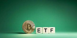 Bitcoin Spot ETF Exodus Continues: $900 Million Outflows Prolong Shedding Streak