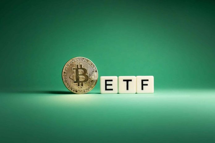 Bitcoin Spot ETF Exodus Continues: $900 Million Outflows Prolong Shedding Streak
