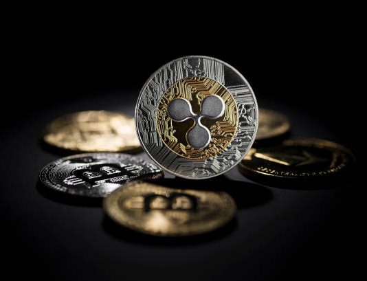 In style Analyst Peter Brandt Identifies XRP Head & Shoulder Sample, Reveals Path To Take