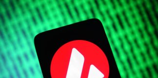 Avalanche Slides Off The Edge – What Comes After The 4H Trendline Snap?