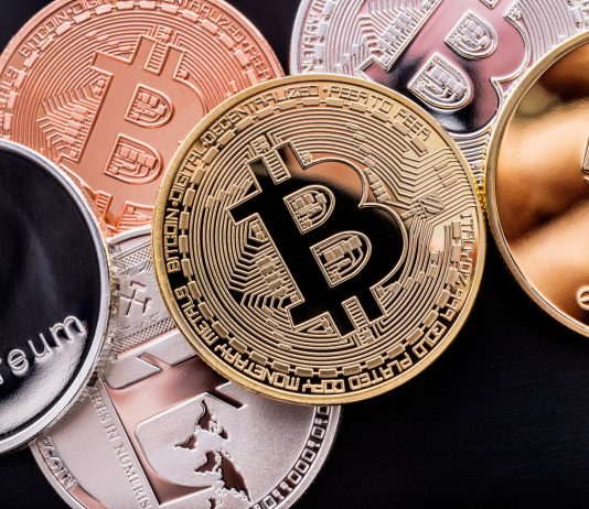 Bitcoin Enters Wyckoff Distribution — Time For Altcoins To Shine?
