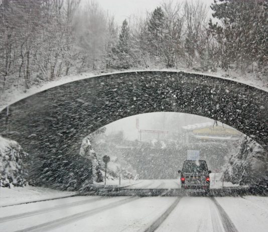 US Storm Smashes Bitcoin Mining Energy, Sending Hash Charges Tumbling