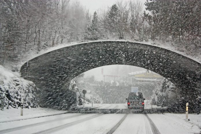 US Storm Smashes Bitcoin Mining Energy, Sending Hash Charges Tumbling