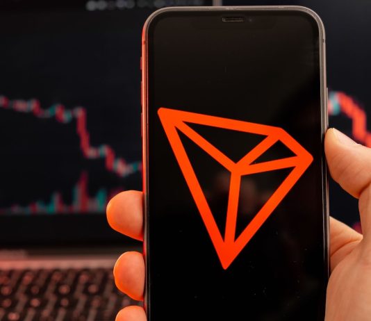 Tron Accumulates TRX, Value Pops As Justin Solar Weighs In