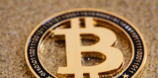 Bitcoin Caught Between Two Liquidity Traps — Which Aspect Breaks First?