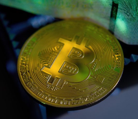 Skilled Dealer Who Accurately Predicted Bitcoin Prime Simply Shared A Chart Pointing Beneath $4,000