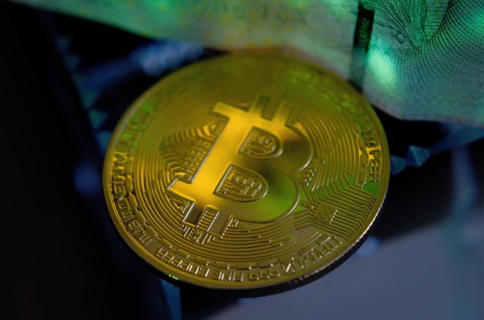 Skilled Dealer Who Accurately Predicted Bitcoin Prime Simply Shared A Chart Pointing Beneath $4,000