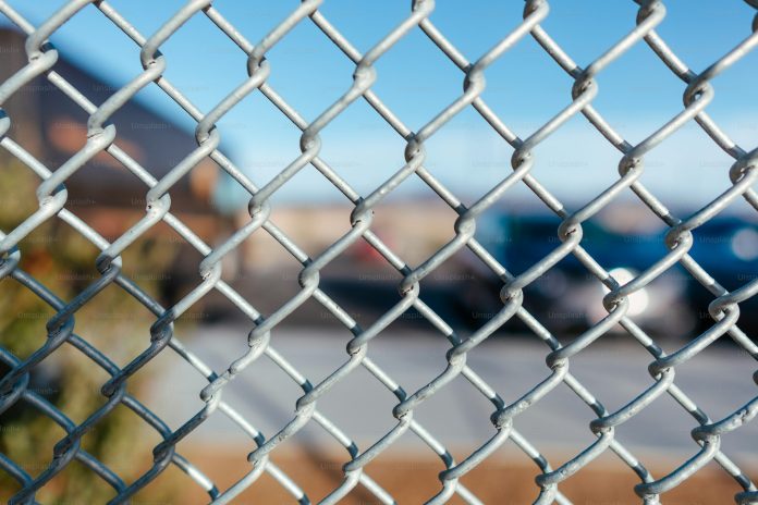 Chainlink Value Lags Beneath $9: Massive Binance Inflows Counsel Additional Promote-Aspect Stress