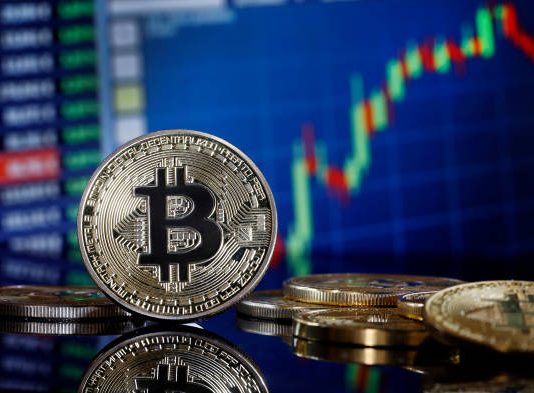 Bitcoin Bearish Flag Goes Up As Professional Analyst Predicts A Large Crash To $44,000